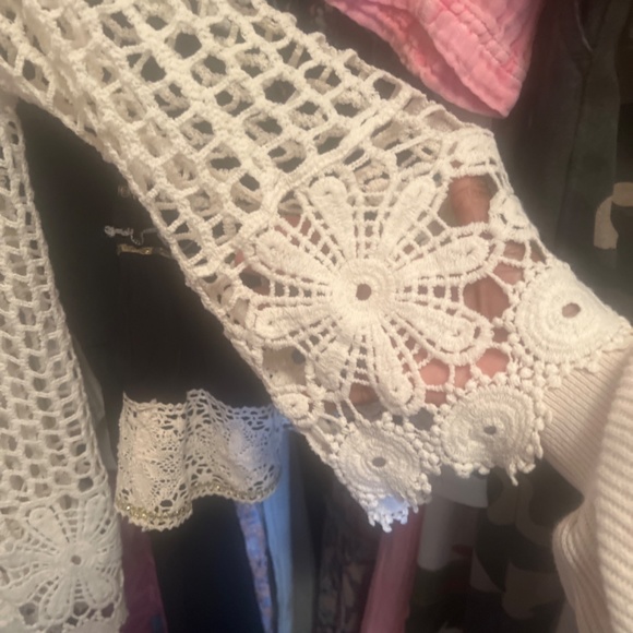 Gorgeous throw in cream color - Picture 3 of 7